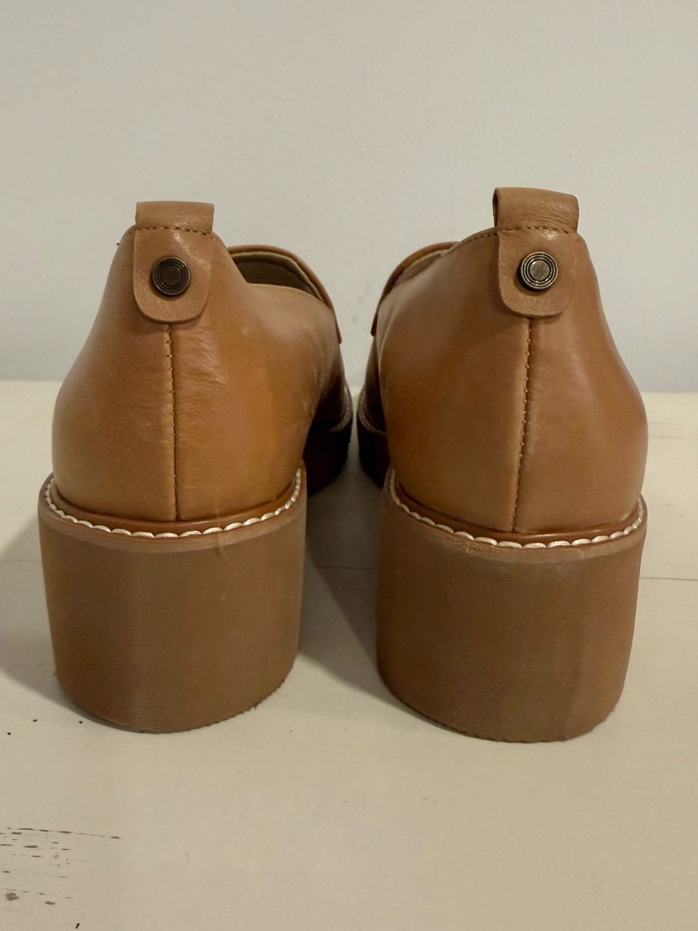 Naturalizer Darry Lug Sole Platform Loafers Tan Cognac Leather Size 7 - Picture 4 of 10